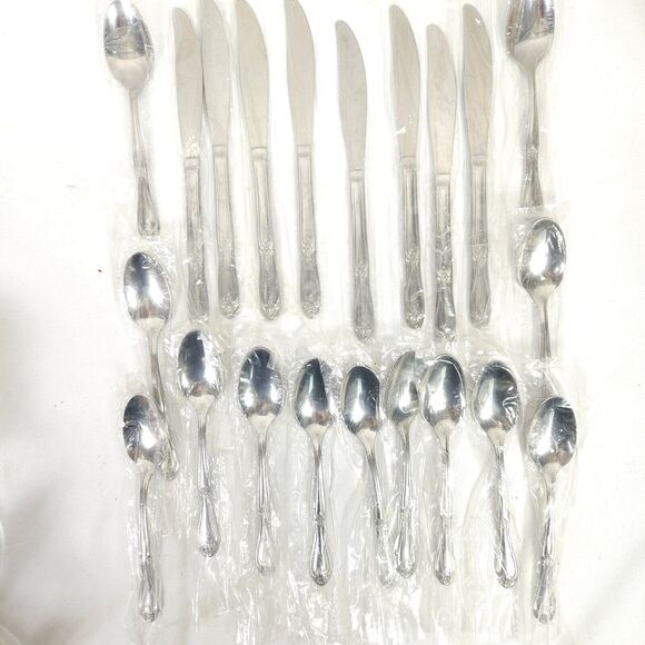 Vintage 22 Dinnerware Flatware Superior Steel USA - 8 Knives & 14 Spoons Lot - Picture 1 of 3